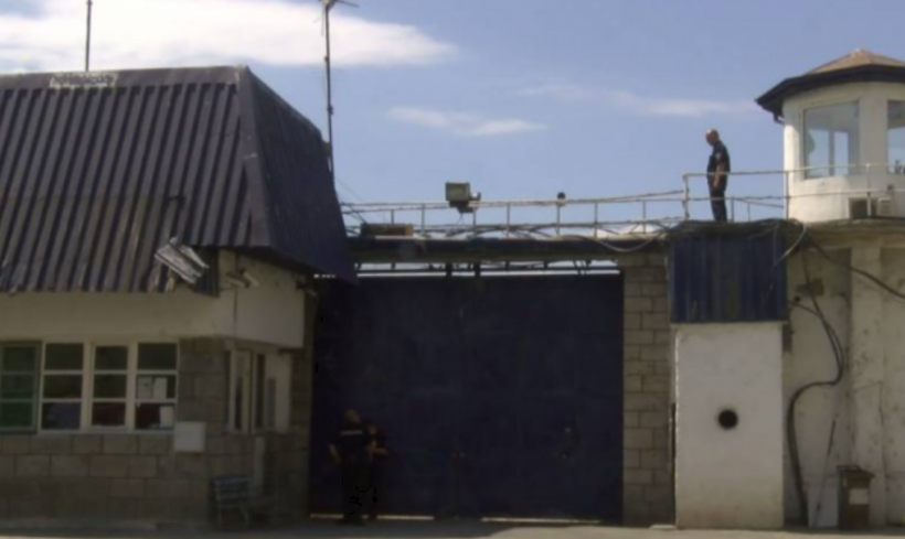 Bastisje në burgun e Idrizovës  gjenden armë të ftohta dhe lëndë narkotike