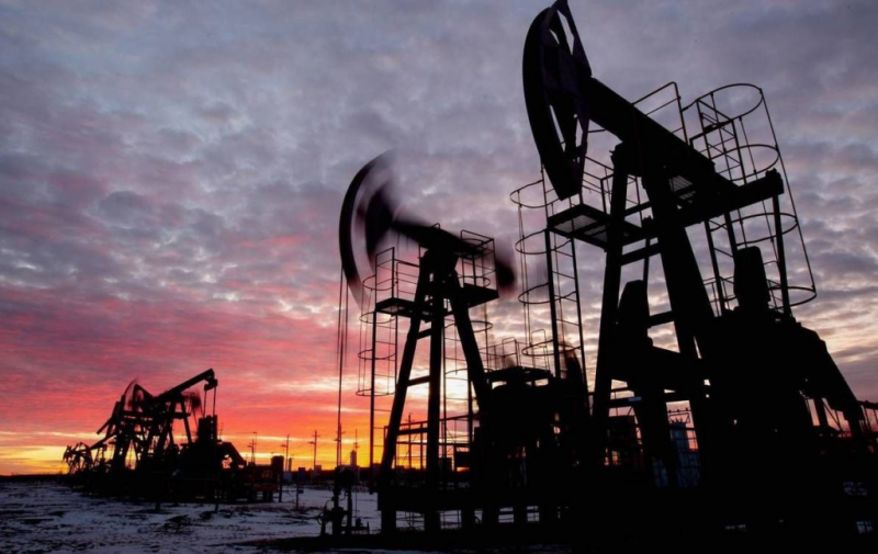 Çmimet e naftës bien pas sulmit të Iranit