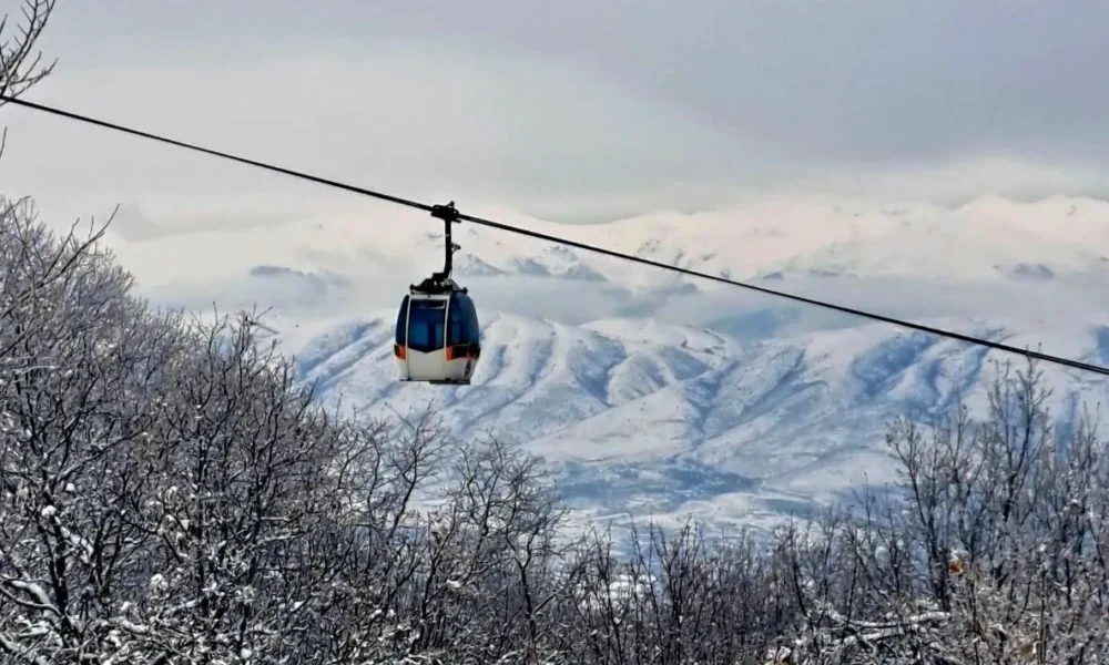 Teleferiku në Vodno nuk punon për shkak të erës së fuqishme