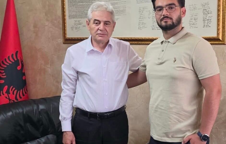 Ali Ahmeti priti në selinë e BDI së të riun nga Gostivari  Naser Veliun