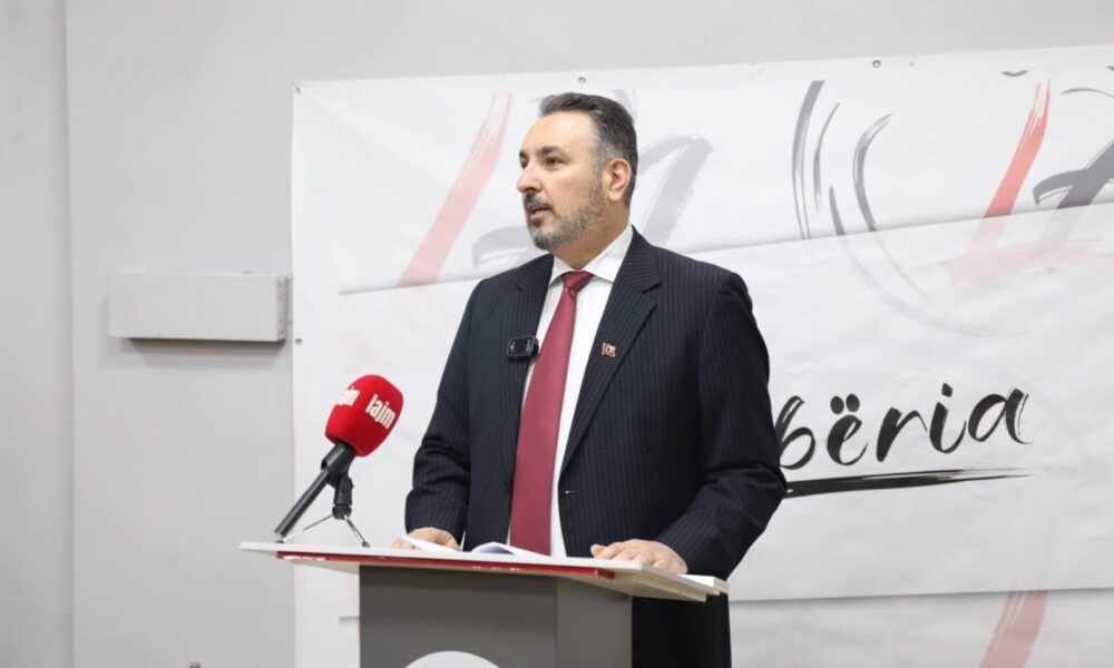 Bekim Fazliu ironizon Ali Ahmetin  Mos e hani  forën   po ju largon nga partia