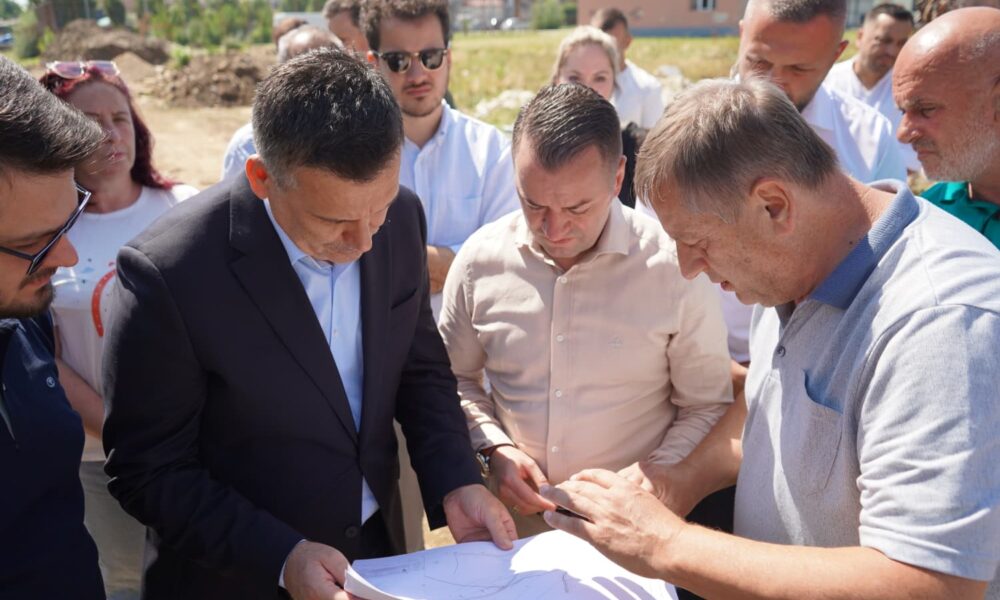 Ministri Hoxha në terren në Hasanbeg  Në vijim e sipër realizimi i një projekti të rëndësishëm për rregullimin e kanalit