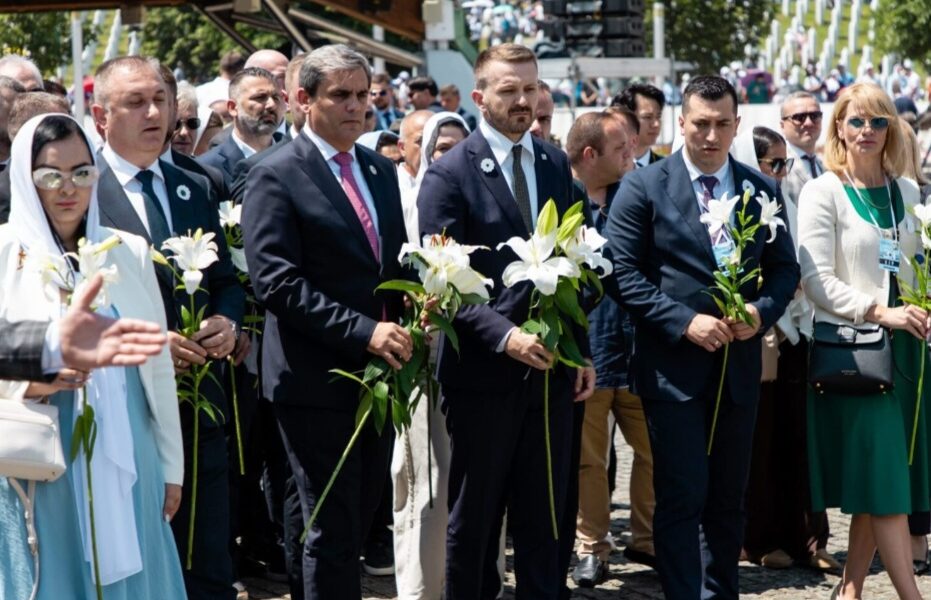 Dukaj në Srebrenicë  Kujtesa na obligon  ndërsa njerëzia është zgjedhja jonë e përhershme