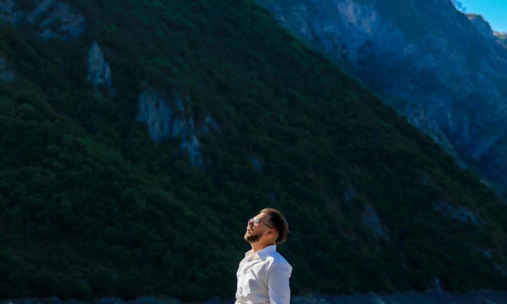  Mala   një dashni e verës sapo ka ardhur nga David Dreshaj dhe Korab Shaqiri