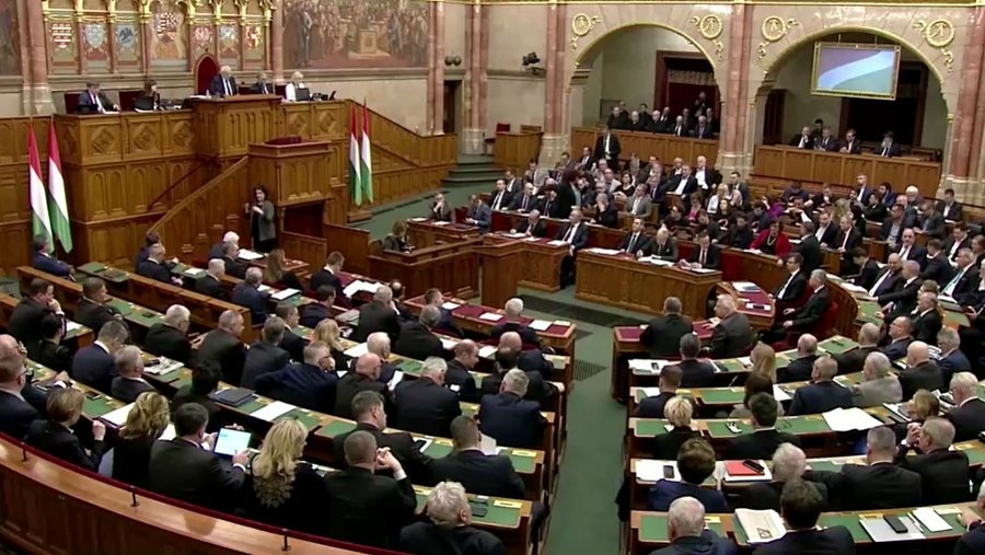 Parlamenti i Hungarisë miraton ligjin për shkarkimin e presidentit