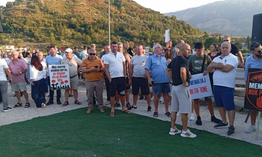 Reforma e re Territoriale ndez protestat në Shqipëri  6 bashki kundër shkrirjes  Nuk do ta lejojmë