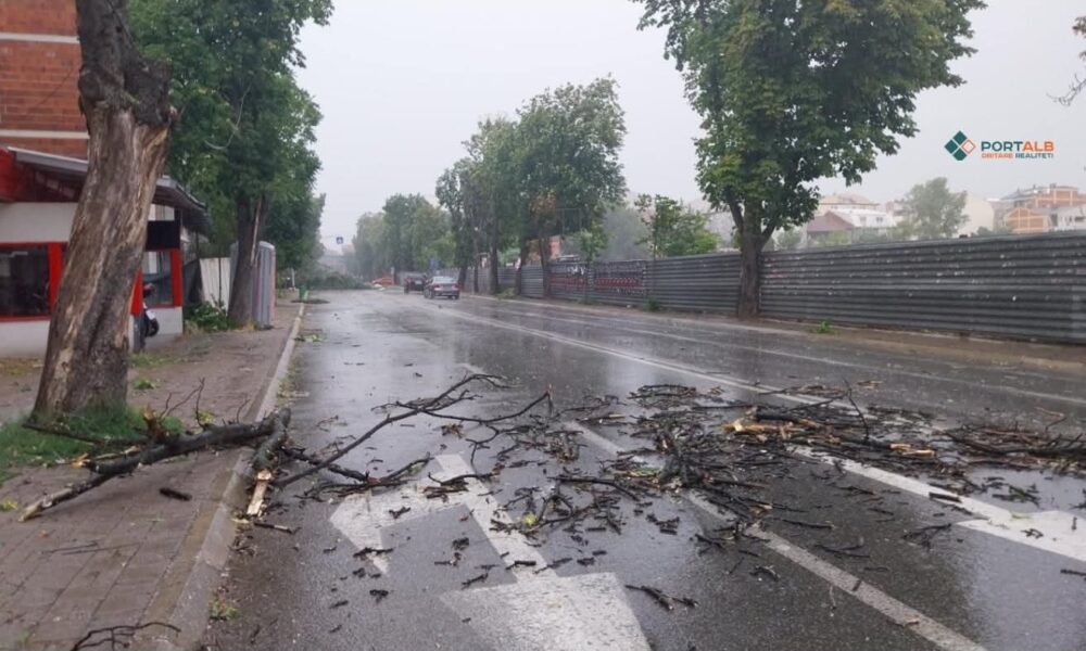 stuhia-e-djeshme-ne-shkup-ishte-uragan-me-130-km-h